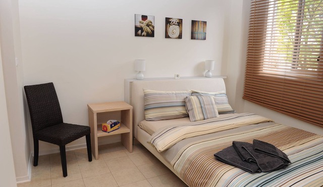 Private Apartment with lake + beach accsess, WIFI & Aircon