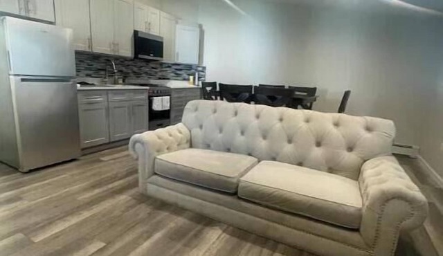 Private apartment. 1 min to the 135