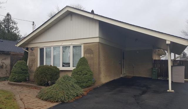 Private Apartment Close to Airport Toronto Pearson