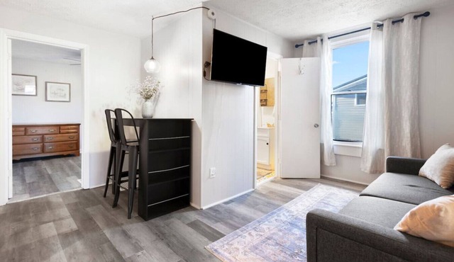 Private Apartment close to LEAP
