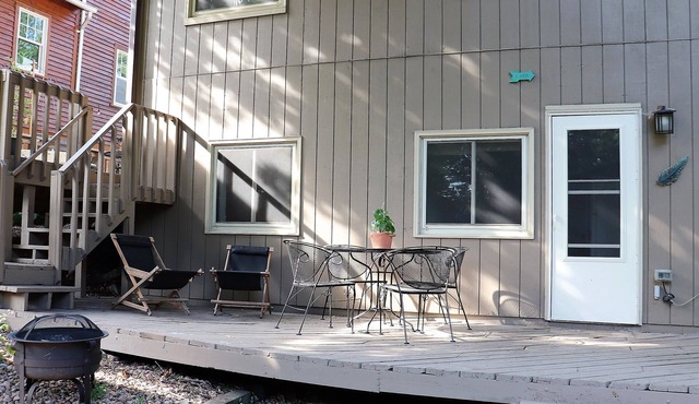 Private Apartment Near Medicine Lake
