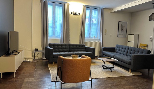 Private Apartment - T3+T4 - 190m² - 10 pers - Courtyard&Parking - Hypercentre Bourges