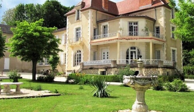 Private apartment with terrace and swimming pool