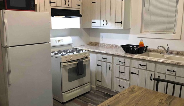 Private apartment with 3 bedrooms and 1 bathroom only 15 minutes to Newark International Airport EWR