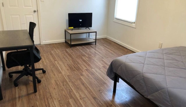 Private apartment with 3 bedrooms and 1 bathroom near Newark International Airport EWR and New York City