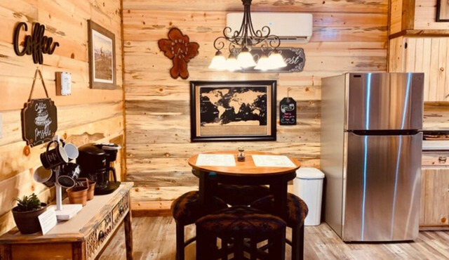 Private area, electric fireplace, free internet, pond, near lake