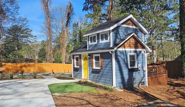 Private Atlanta Tiny House with nMini Golf Course