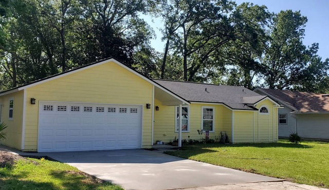 Private attached apartment 1 bed 1bath, kitchenette, liv room, private laundry.