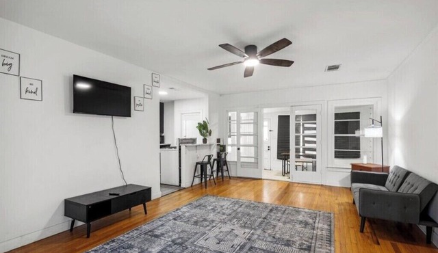 Private Austin Getaway - Near Downtown, UT, 6th St