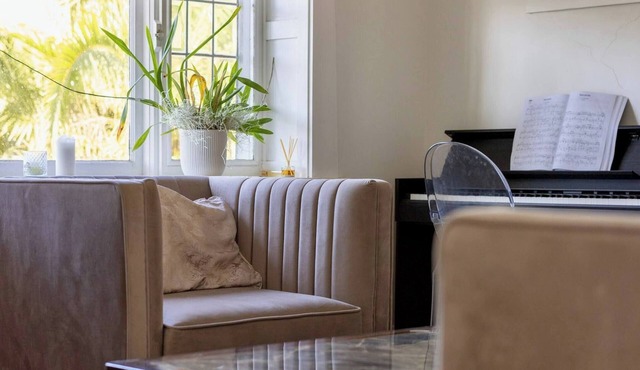 Private B&B near airport, beach, and activities