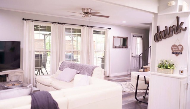 Private Backyard - Beautiful 3 BR, Expansive Patio, Grill