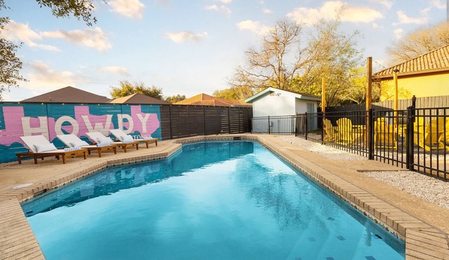 Private Backyard Resort - Family & Group Getaway Home