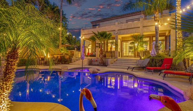 Private backyard w/heated pool/spa. 20 mins from TPC and Super Bowl