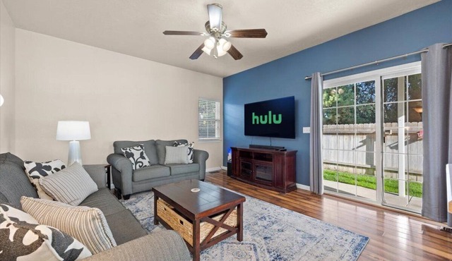 *Private Balcony*5Min>NNU*Backyard*King*Parking*W/D