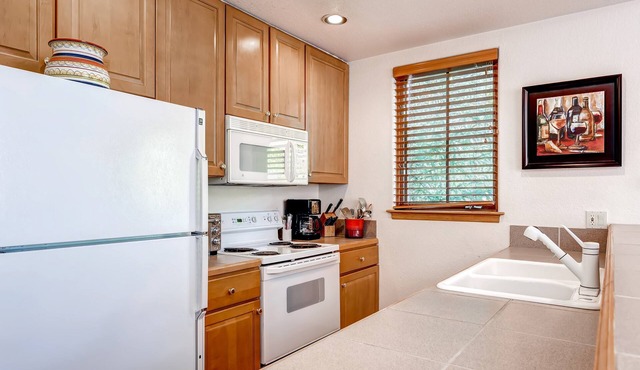 Private Balcony & Fireplace, Access Hot Tub