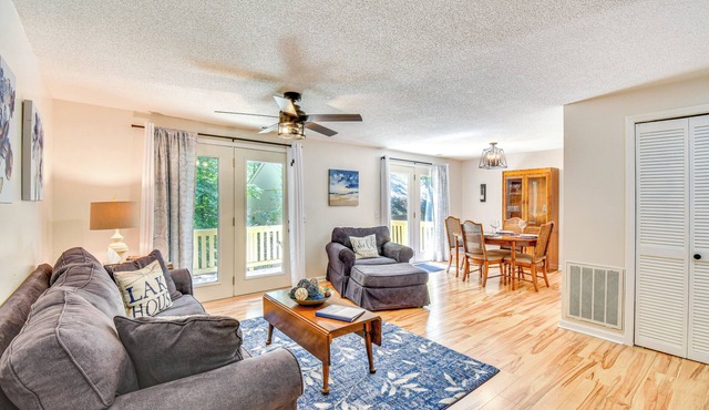Private Balcony: Lake Keowee Home w/Pool Access