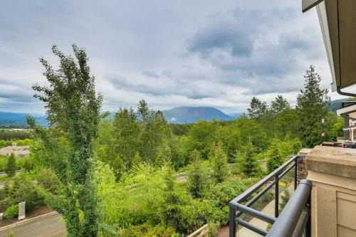 Private Balcony! Mtn-View Snoqualmie Townhome