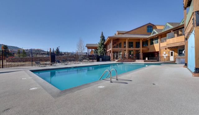 Private Balcony & Mtn Views: Granby Studio!
