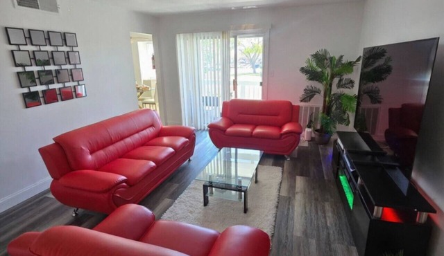 Private Balcony-Pet Friendly -City Access -Gaming