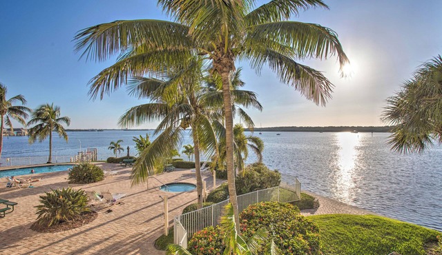 Private Balcony & Pool Access: Bayfront Retreat