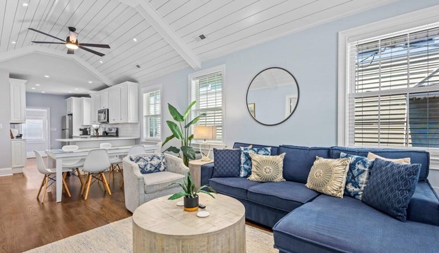 Private Balcony, Walk to Beach | 3bed/2bath 2nd FL