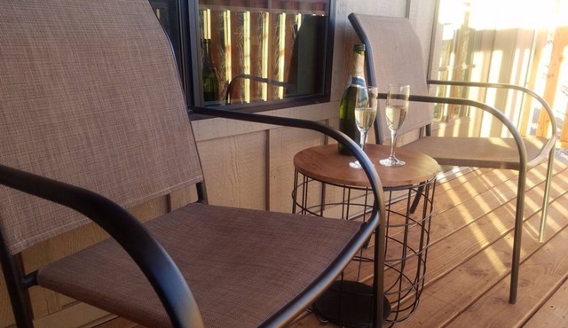 Private balcony, walk to everything, free wifi Miners Cabin #3 (2 Double Beds)