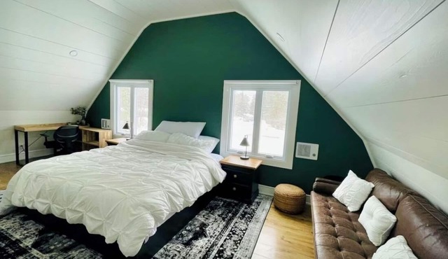 Private Barn Loft w/King Bed | Cozy Forest Escape