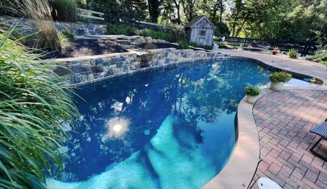 Private Barn Retreat With Pool 1BR - 1BA - Parking