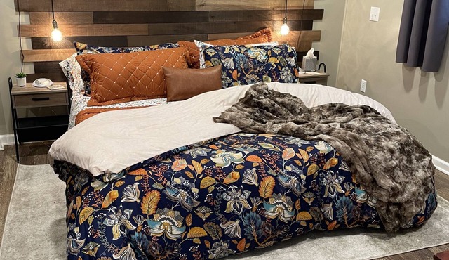 Private Basement Apartment on 7 Acres Minutes From Airport