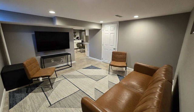 Private Basement Apartment 4 min from Casino Live/10 min from BWI