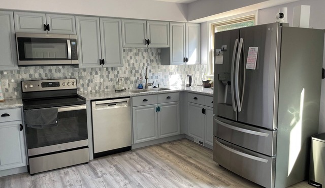 Private basement in heart of Fairfax city. 5 min from GMU. Close to D.C