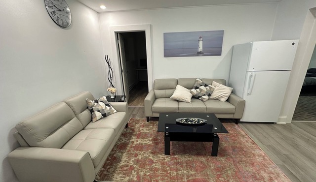 Private Basement Suite - 2 Bedrooms