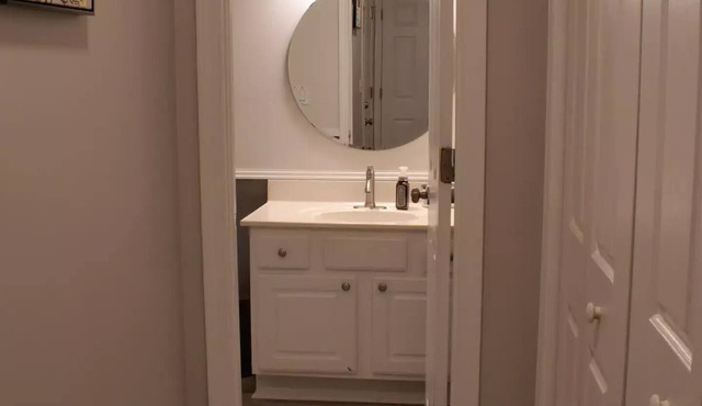 Private basement w/firepit ideal for longer stays