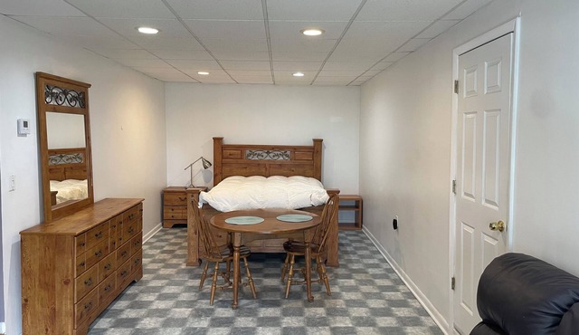 private bath laundry free Wi-Fi 10 miles west of Midtown Manhattan direct bus