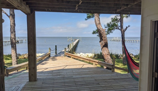 Private Bayfront Apartment with King bed and Awesome View