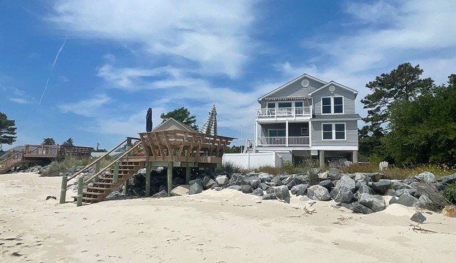 Private Bayfront Beach & Kayaks - Family Sleeps 10 - Mathews County