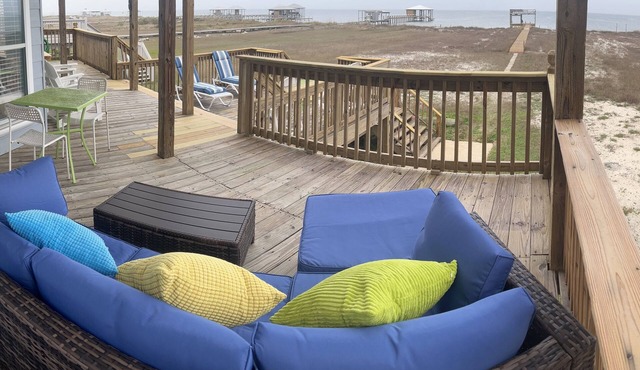 Private bayfront beach & private dock for fishing, Bring dogs! Explore discounts