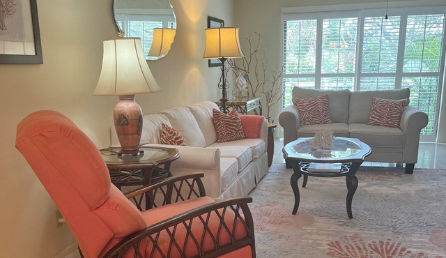 Private Beach Access - 2 min walk from unit!