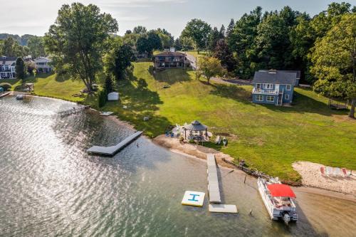 Private Beach, 3,000 Sq Ft Murray Lake Retreat!