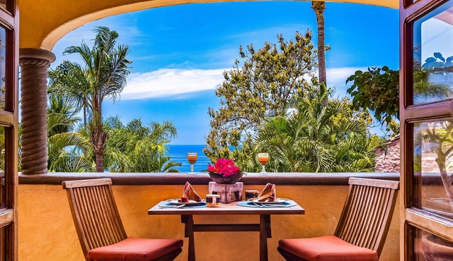 Private, Beach Access, Ocean View, Walkable to Town, Daily Maid Service, WiFi!