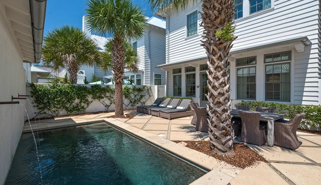 PRIVATE BEACH ACCESS-Private Pool-Spectacular Getaway Retreat-5 Bedrooms-Bikes