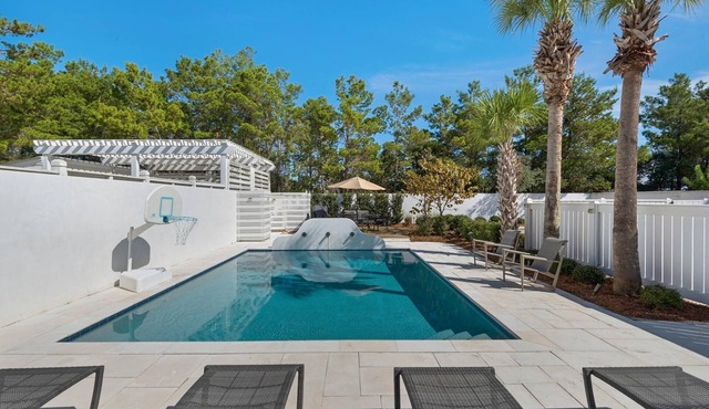 PRIVATE BEACH ACCESS-Private Pool-4 Bikes-Private Parking 4 Bedrooms Sleeps 10
