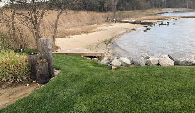 Private beach. Amazing Chesapeake Bay views. Luxury Home near major attractions