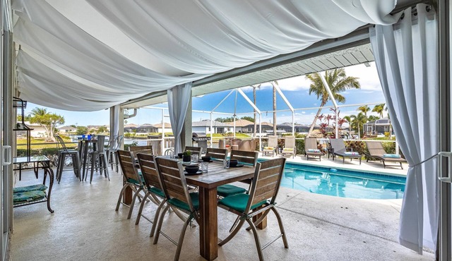 Private Beach and kayaks ~Sleeps 10- Heated Pool- Villazo Ann - Cape Coral - Roelens Vacations