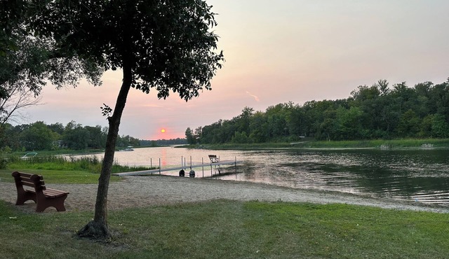 Private beach cabin, 1 hour from Grand Forks