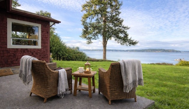 Private Beach Cabin w/ Sunset Views, Firepit & Puget Sound Access