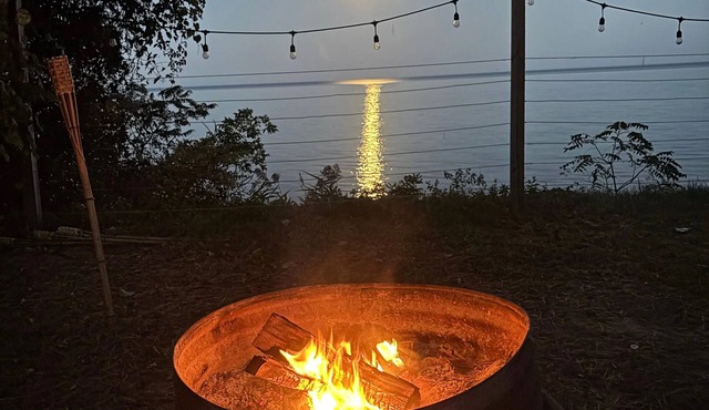 Private Beach, Canoe Available for Use. Fire pit