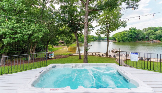 Private Beach +Dock + New Elegant Swim Spa, Spacious 6BR/5BA 20 Mins from CLT