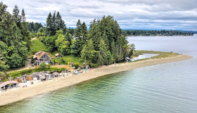 Private Beach Estate on Stretch Island w/Hot Tub! Pet Friendly!