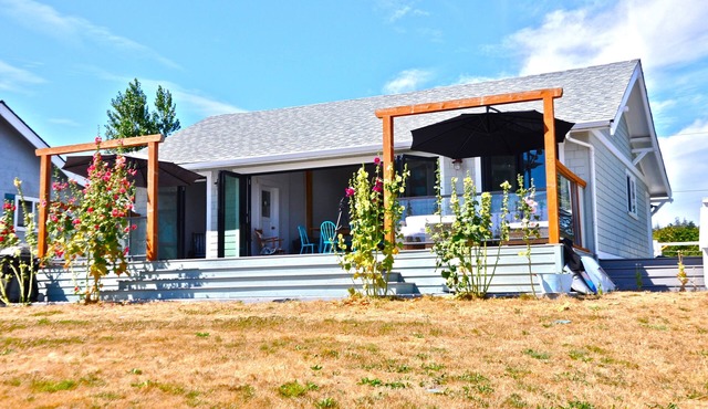 Private Beach, Fully Renoed Cottage, 50 Feet Of Waterfront on South Beach!